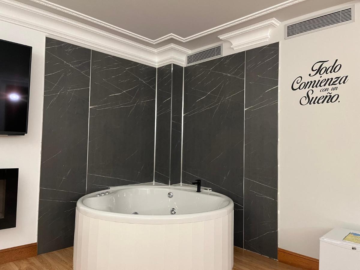 Deluxe Suite Spa Bath,1498508836:JPEG